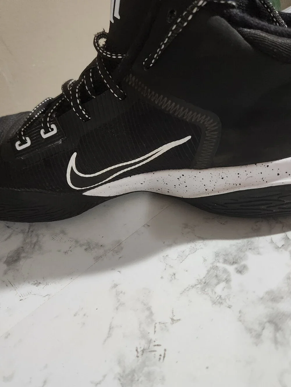 Nike Kyrie Flytrap 4 EP Black White sz 12